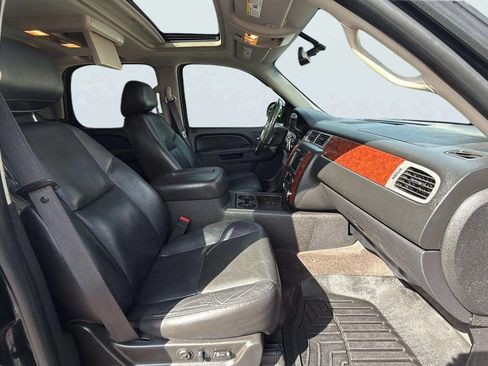 Used 2011 Chevrolet Tahoe LTZ AWD/4WD image 18