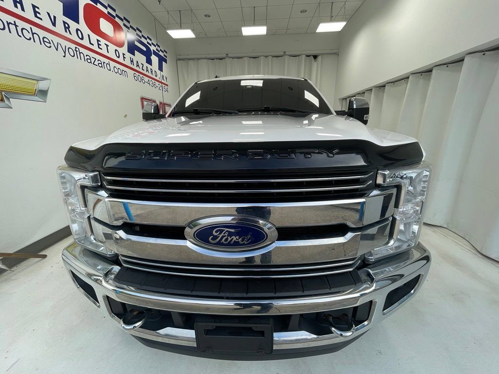 Used 2019 Ford F250 Lariat w/ Lariat Ultimate Package AWD/4WD image 2