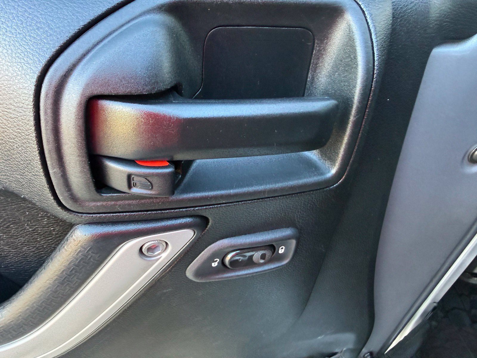 Used 2017 Jeep Wrangler Rubicon w/ Power Convenience Group AWD/4WD image 13