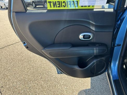Used 2017 Kia Soul + w/ Designer's Package FWD image 13