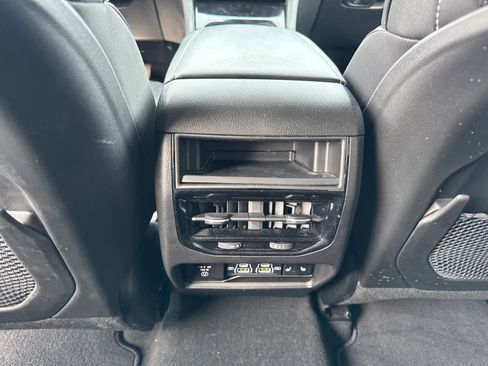 Used 2023 Jeep Grand Cherokee Limited w/ Luxury Tech Group II image 32