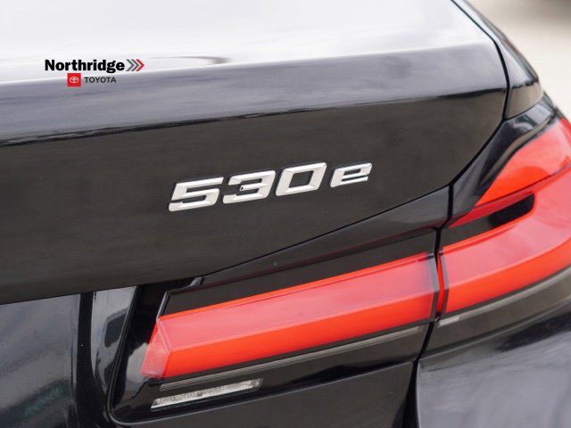 Used 2021 BMW 530e w/ M Sport Package RWD image 10