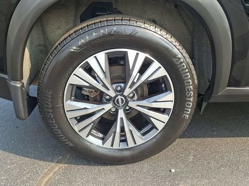 Certified 2023 Nissan Rogue SV w/ SV Premium B Package AWD/4WD image 8