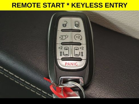 Used 2024 Chrysler Pacifica Touring-L FWD image 11