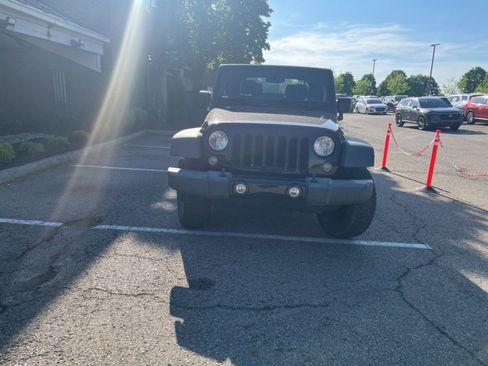 Used 2015 Jeep Wrangler Sport image 6