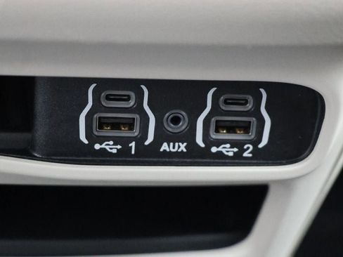 Used 2023 Chrysler Voyager LX image 25