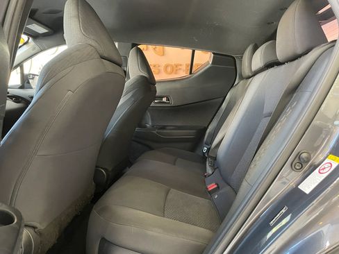 Used 2018 Toyota C-HR XLE FWD image 19