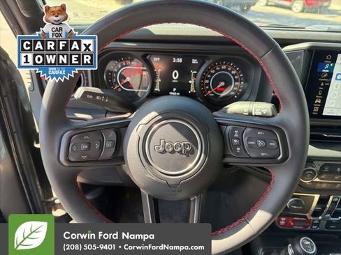 Used 2024 Jeep Gladiator Rubicon w/ Technology Group image 13