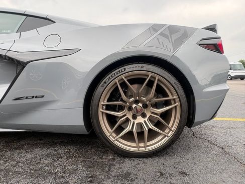 Used 2025 Chevrolet Corvette Z06 RWD image 4