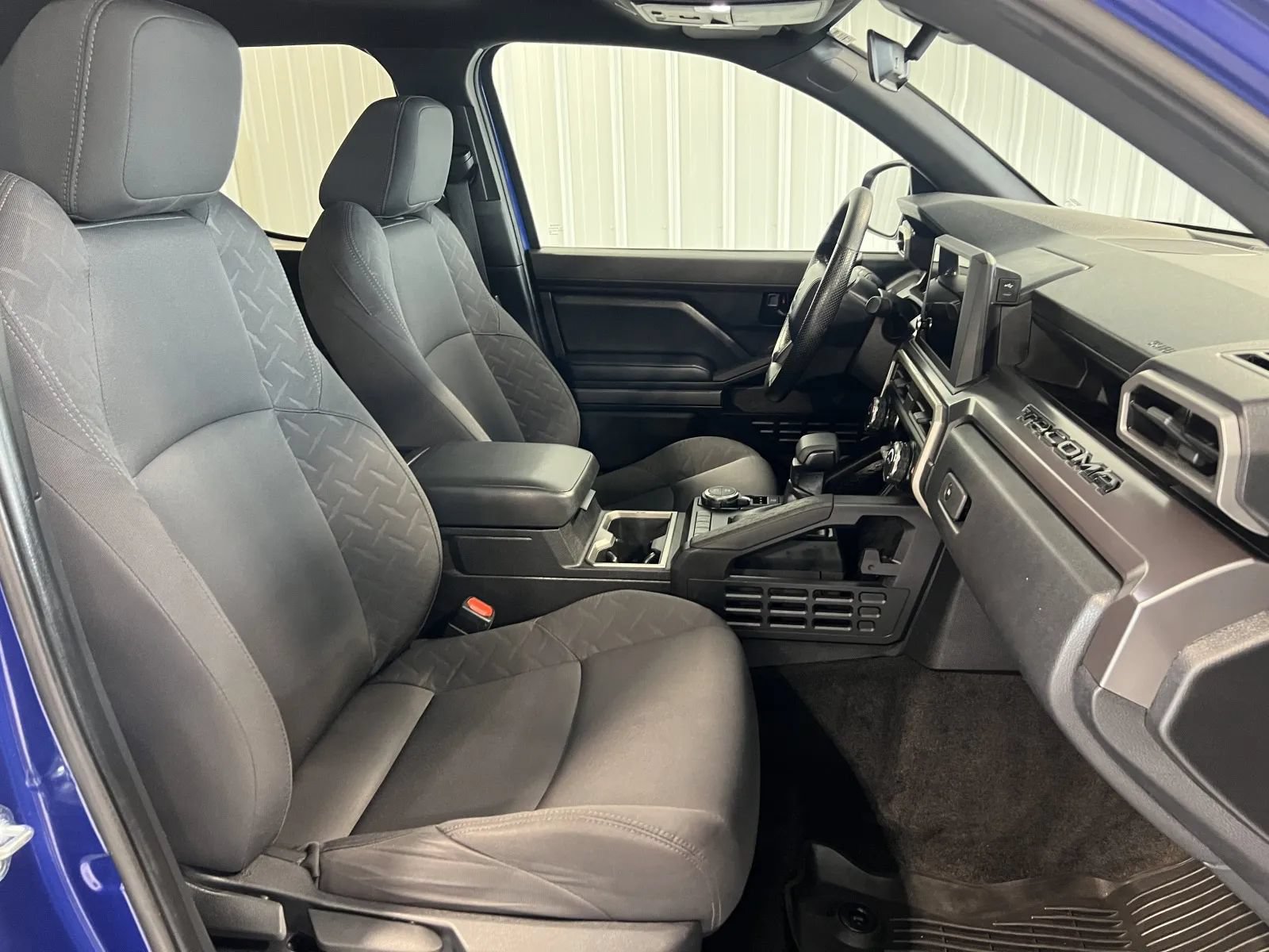 Used 2025 Toyota Tacoma SR5 AWD/4WD image 45