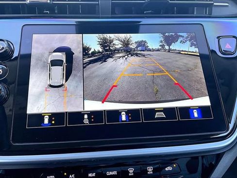 Used 2023 Chevrolet Bolt EUV Premier FWD image 21