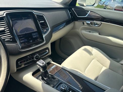 Used 2018 Volvo XC90 T6 Momentum w/ Convenience Package AWD/4WD image 18