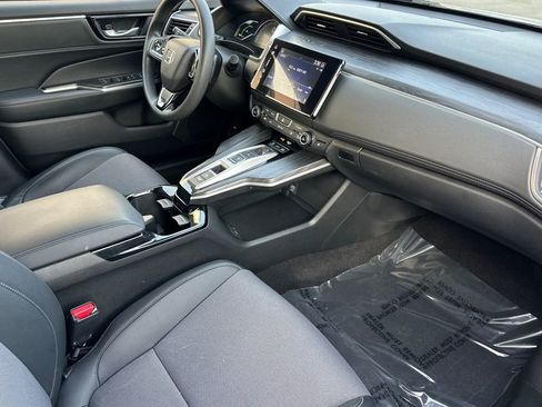 Certified 2021 Honda Clarity Plug-In Hybrid image 17