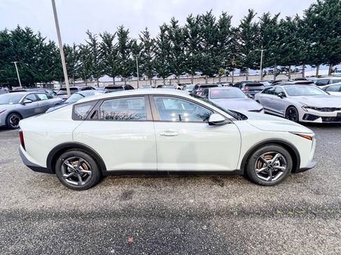 New 2025 Kia K4 LXS image 5