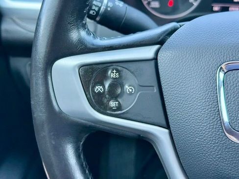 Used 2019 GMC Acadia SLE FWD image 17
