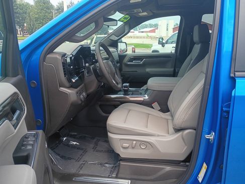 New 2025 Chevrolet Silverado 1500 LT Trail Boss w/ Convenience Package II AWD/4WD image 15