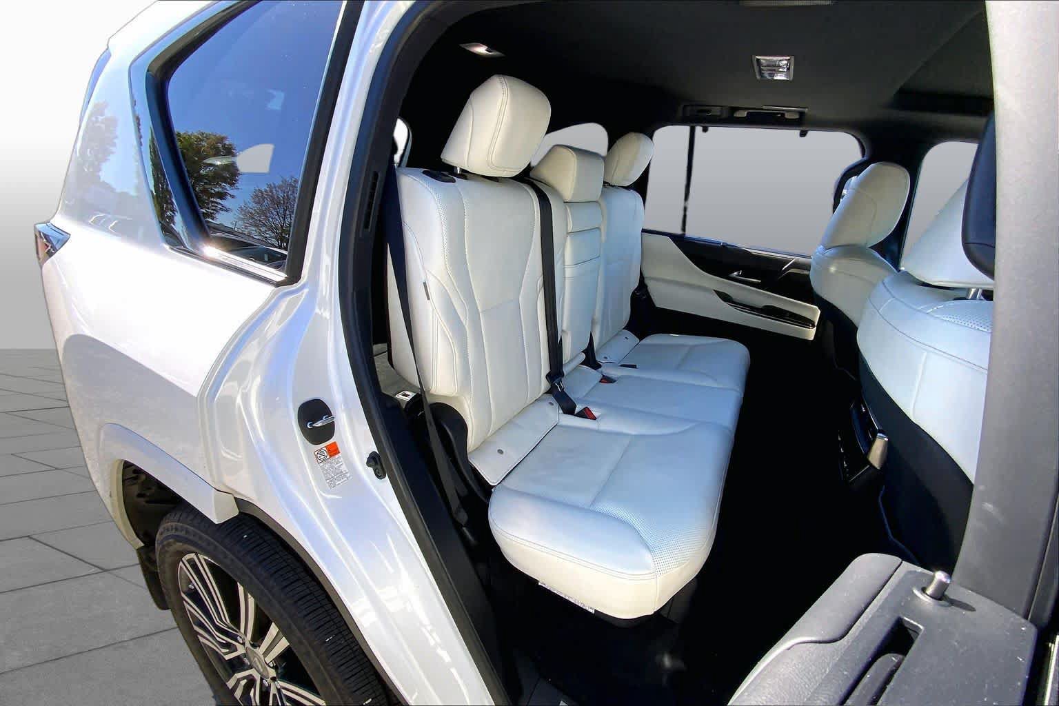 Used 2024 Lexus LX 600 4WD w/ Appearance Package image 19
