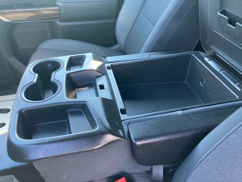 Used 2022 GMC Sierra 1500 SLE image 28