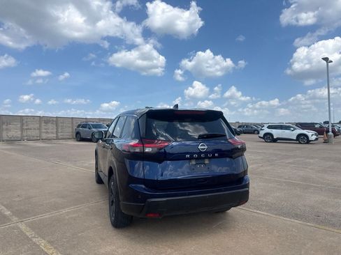Certified 2025 Nissan Rogue SV FWD image 18