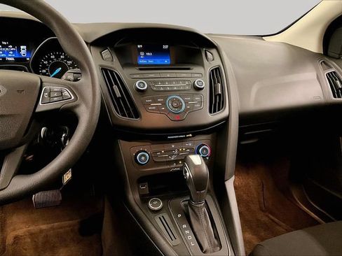 Used 2015 Ford Focus SE FWD image 6