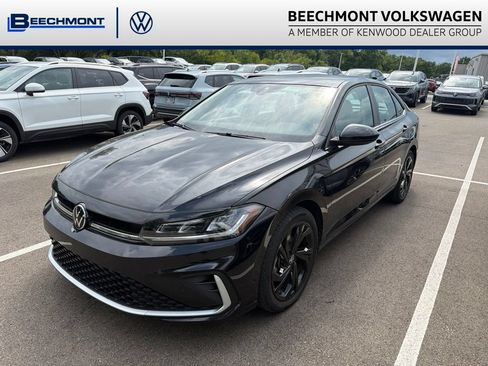 Used 2025 Volkswagen Jetta SE w/ Sunroof Package FWD image 1