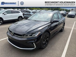 Used 2025 Volkswagen Jetta SE w/ Sunroof Package FWD video 1