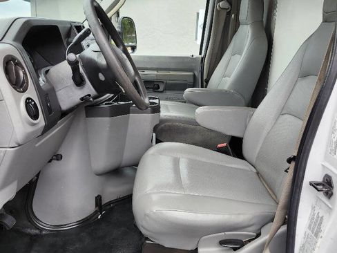 Used 2018 Ford E-350 and Econoline 350 Super Duty w/ Power Windows & Locks Group image 17