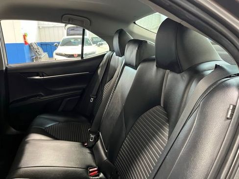 Used 2018 Toyota Camry SE FWD image 18