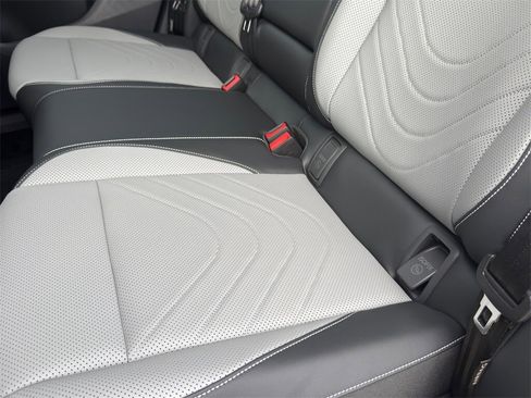 New 2026 Volkswagen Tiguan SE R-Line image 30