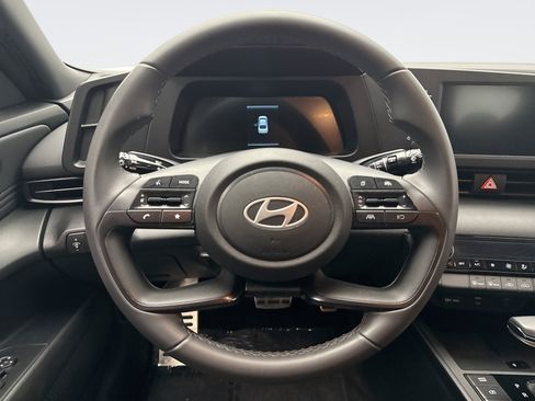 Used 2025 Hyundai Elantra Sport FWD image 12