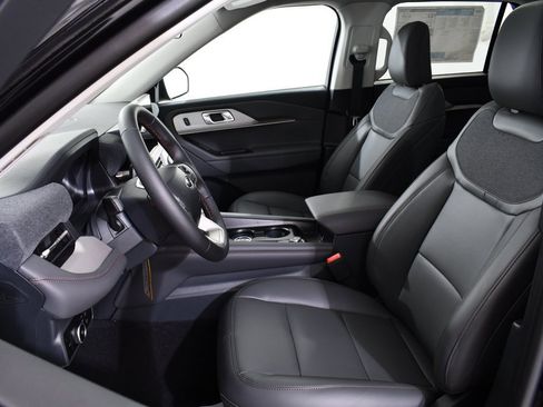 New 2025 Ford Explorer Active w/ Active Comfort Package image 6