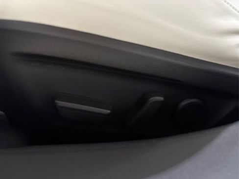 Used 2022 MAZDA MAZDA3 s image 37