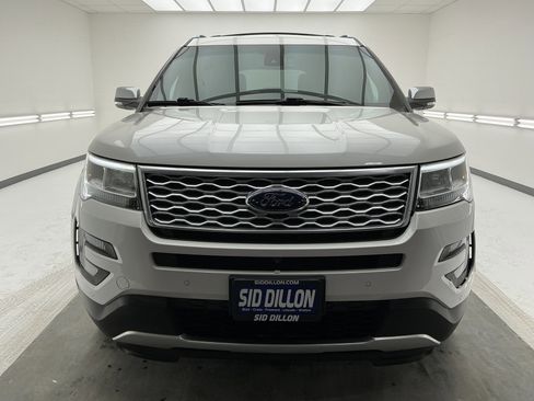 Used 2017 Ford Explorer Platinum image 2
