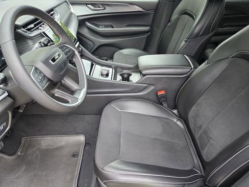 Certified 2024 Jeep Grand Cherokee Altitude AWD/4WD image 14