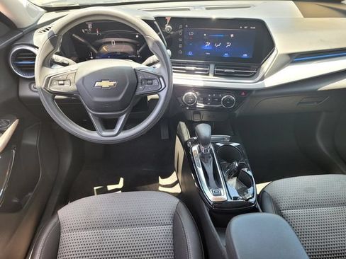 Used 2024 Chevrolet Trax LT FWD image 12