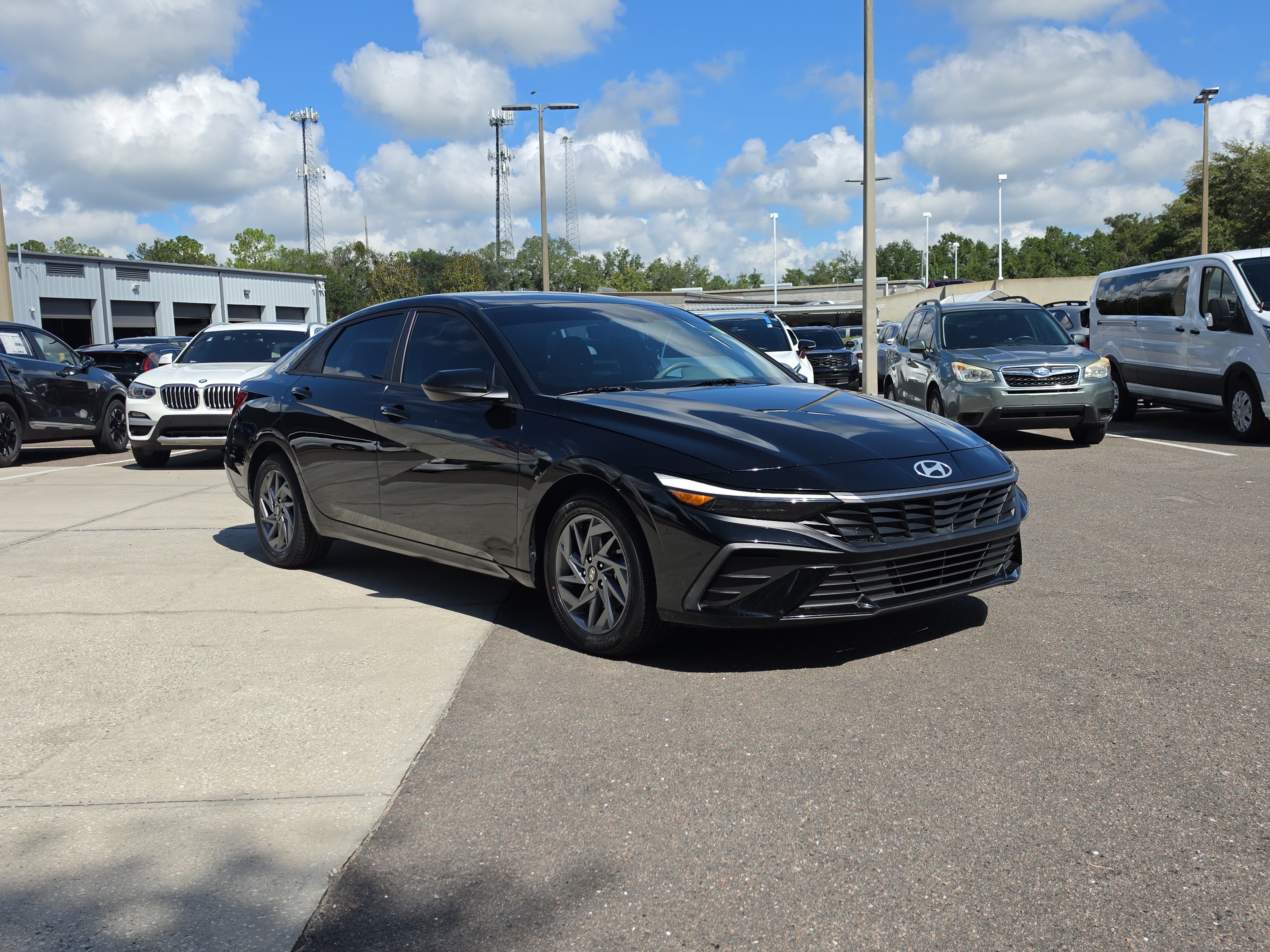 Used 2024 Hyundai Elantra SEL FWD image 2