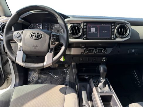 Used 2021 Toyota Tacoma SR5 w/ SR5 Appearance Package (SM) RWD image 10