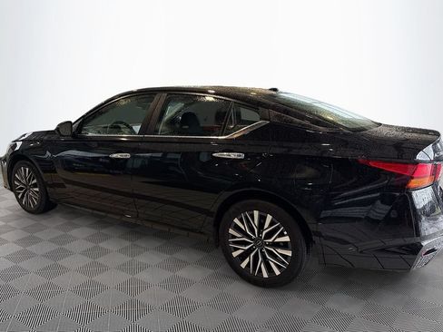 Used 2025 Nissan Altima 2.5 SV FWD image 7