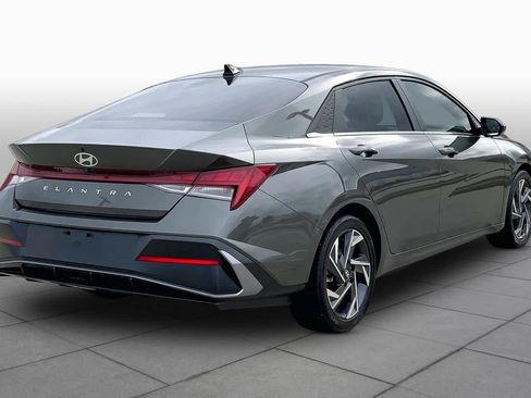 Used 2024 Hyundai Elantra SEL w/ Convenience Package FWD image 12
