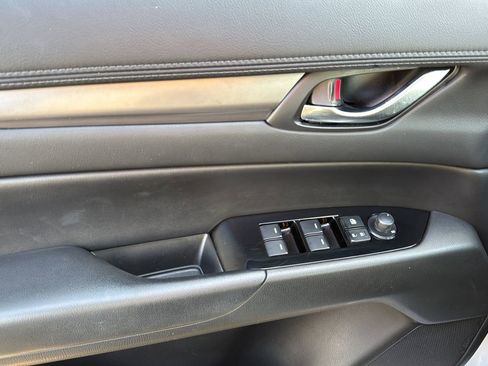 Used 2019 MAZDA CX-5 Touring FWD image 11