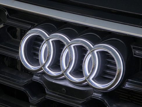 Used 2024 Audi Q5 e Premium Plus w/ Premium Plus Package image 10