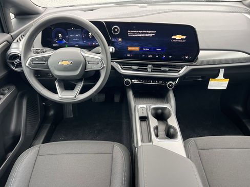 New 2026 Chevrolet Equinox EV LT image 2
