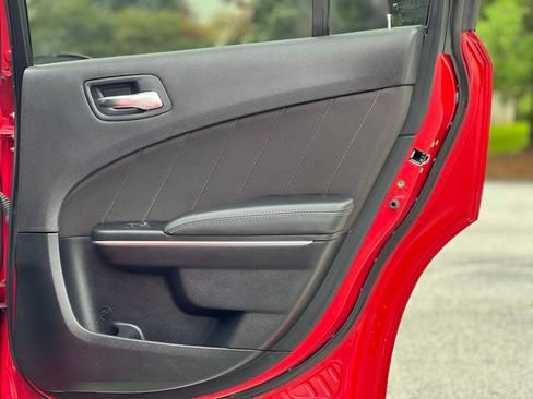 Used 2015 Dodge Charger SXT RWD image 18