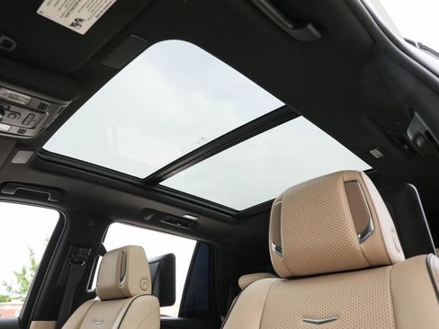 Used 2021 Cadillac Escalade Premium Luxury w/ Driver Assist Tech Package AWD/4WD image 17