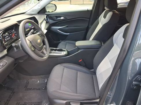 Used 2026 Chevrolet Trax LS w/ LS Convenience Package FWD image 12