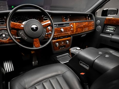 Used 2007 Rolls-Royce Phantom Sedan RWD image 2