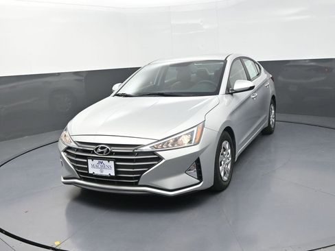 Used 2019 Hyundai Elantra SE image 4