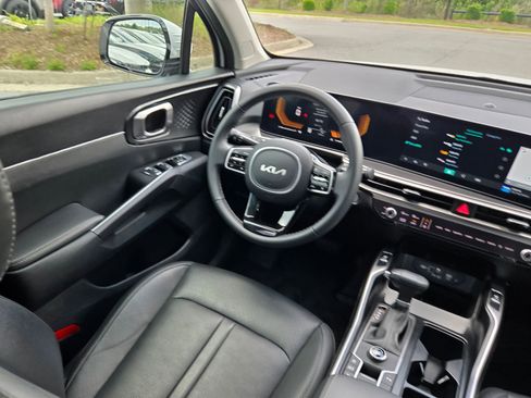Used 2025 Kia Sorento S w/ Panoramic Sunroof Package FWD image 9