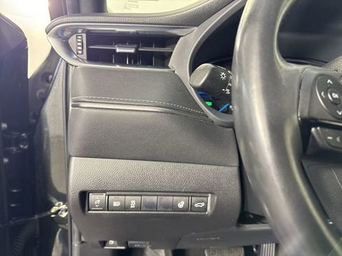 Used 2021 Toyota Venza LE image 14