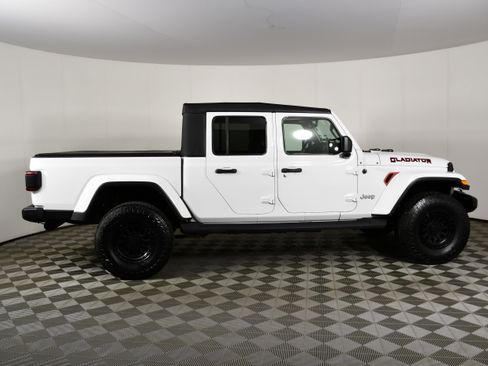 Used 2021 Jeep Gladiator Overland AWD/4WD image 5